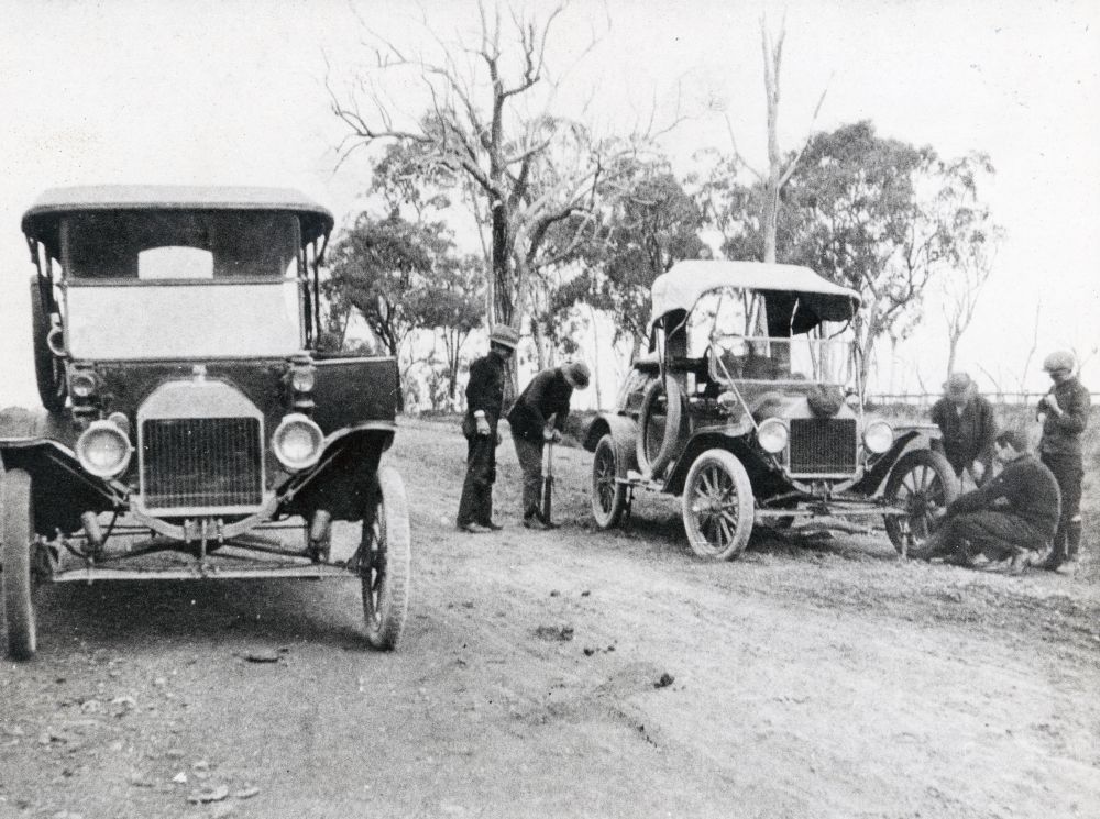 Roadside repairs - the joys of motoring with Lizzie
