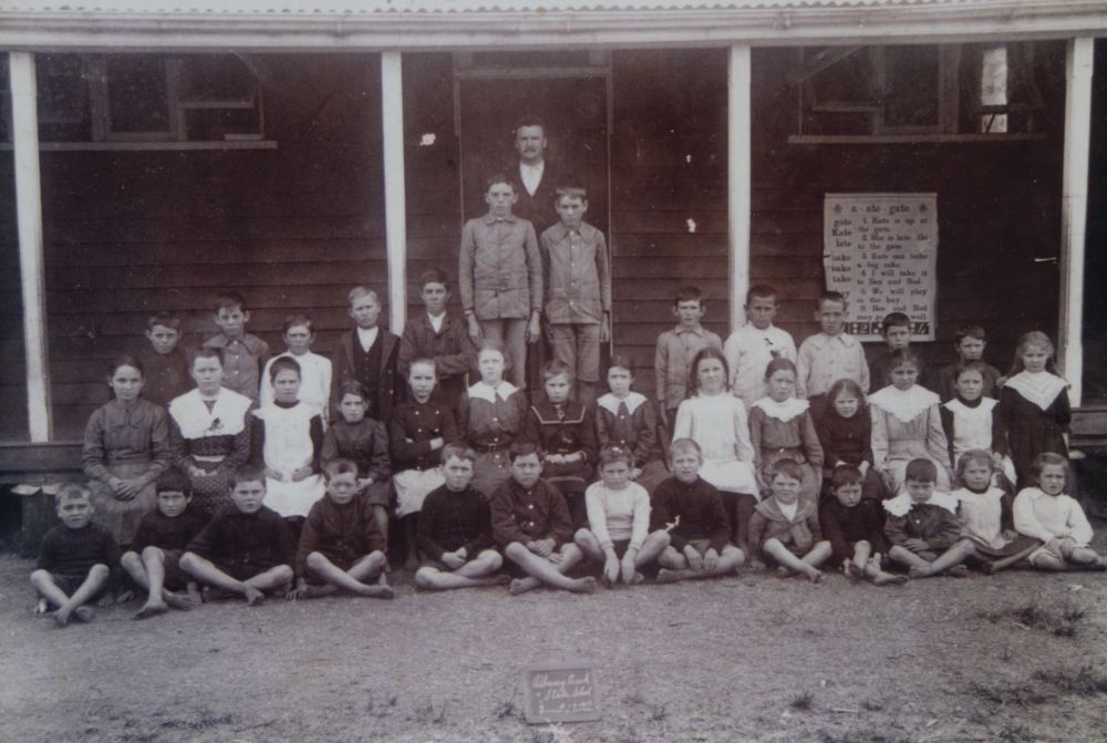 Students at the Albany Creek State School, 17 July 1913