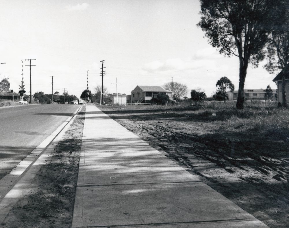Newly constructed footpath on Todds Road Lawnton, 1975