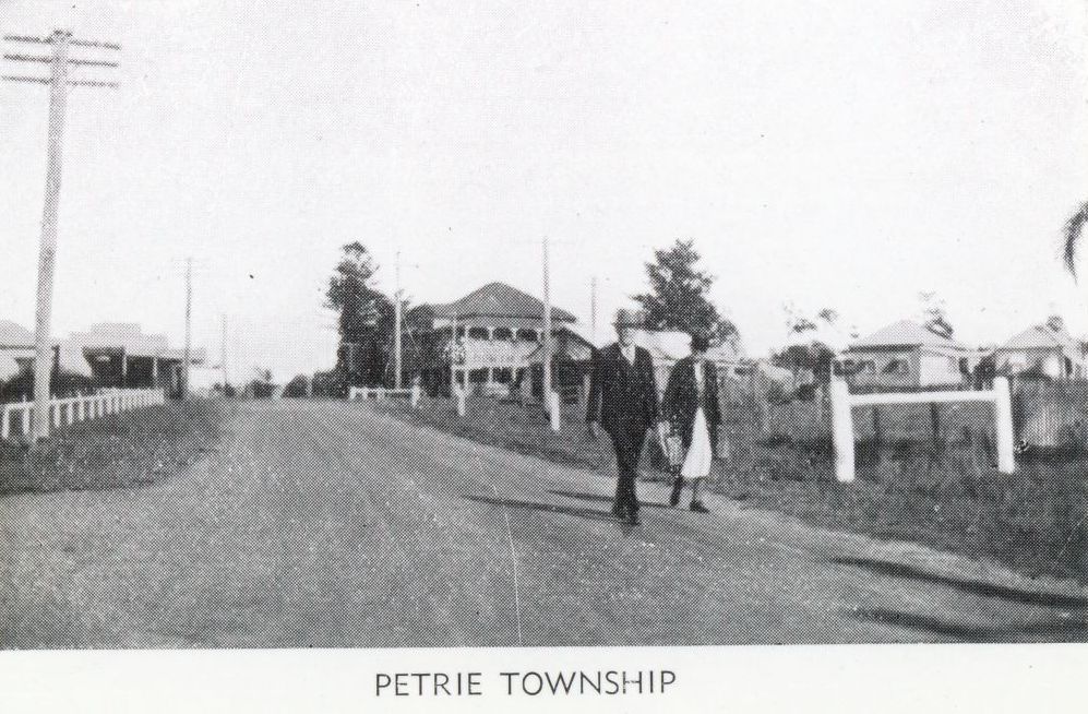 Postcard showing Petrie township in the 1930s