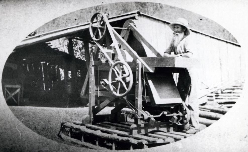 Unidentified machinery