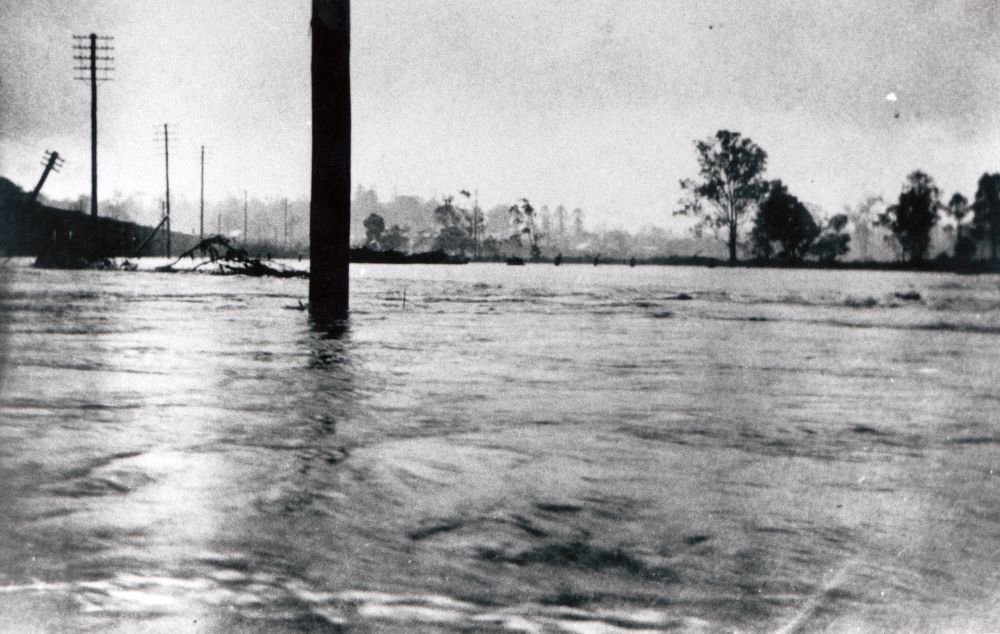 North Pine River in flood at Petrie, 1931