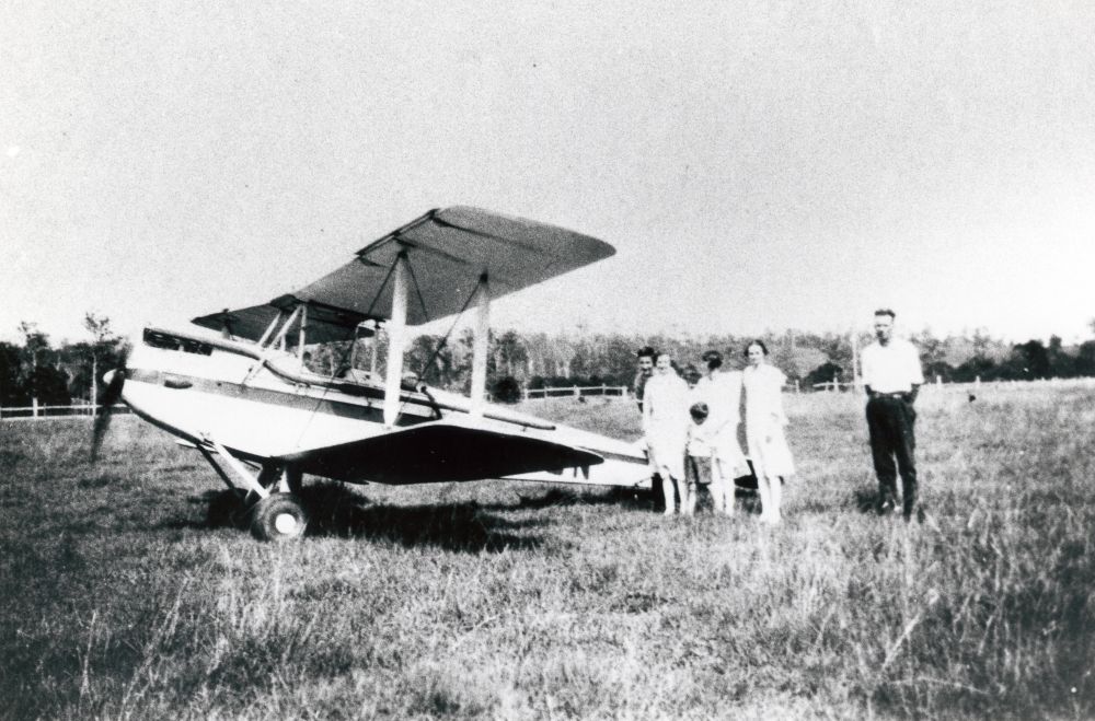Aeroplane photographed in the Samsonvale district