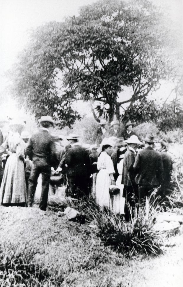 Passengers assembling at Deep Water, Petrie Creek ca. 1910