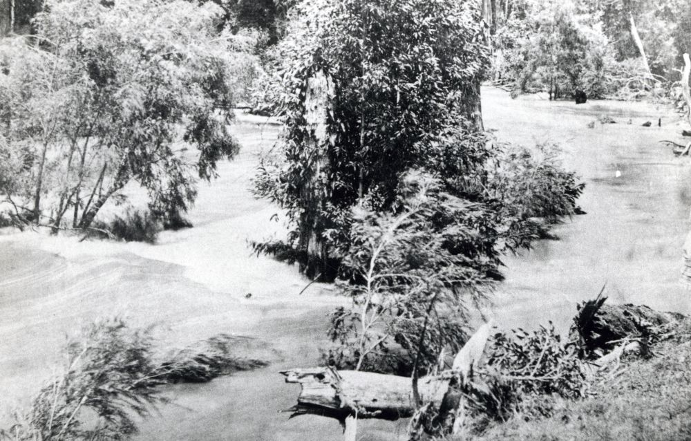 Gold's Crossing in flood, Samsonvale, 1886