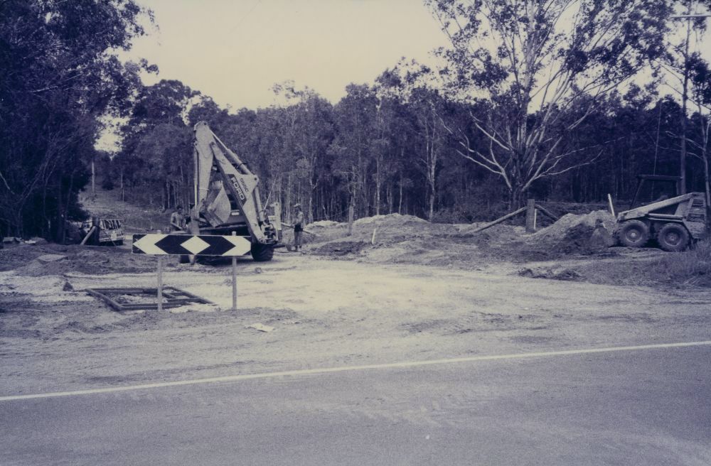 Work underway at Kallangur on a new line to link the APM Petrie Mill to gas supplies in Brisbane, 1994