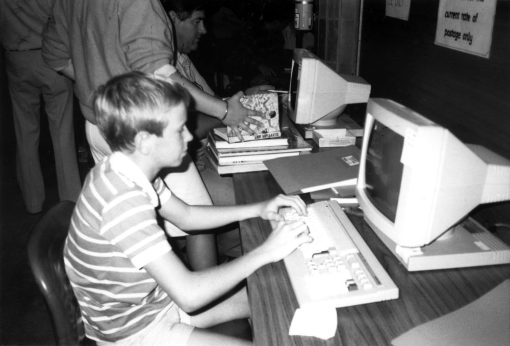 Public access computer system in the Strathpine Library, 1986