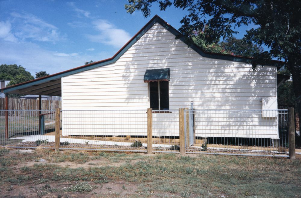 Newly refurbished King's Cottage on opening day, 18 Dayboro Road Petrie, 4 March 1995