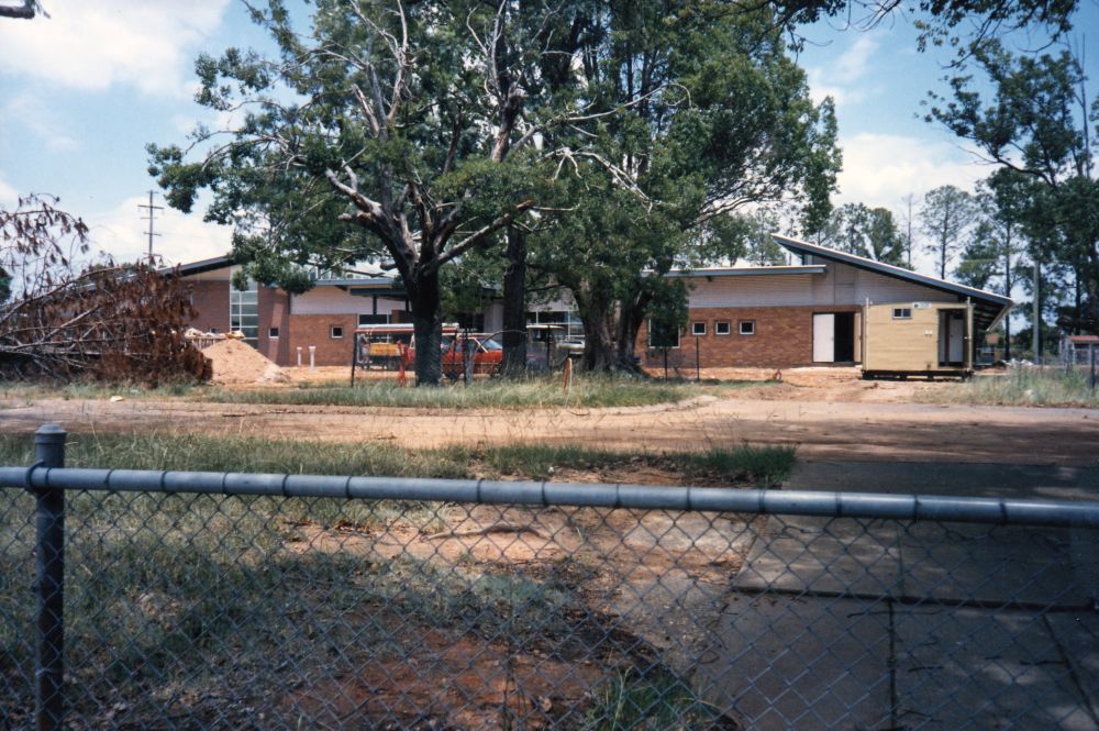 Pine Rivers Community Health Centre under construction, Gympie Road Strathpine, 1995