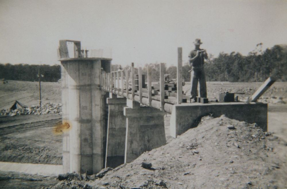 Construction of the inlet tower at the Sideling Creek Dam (Lake Kurwongbah), ca. 1957