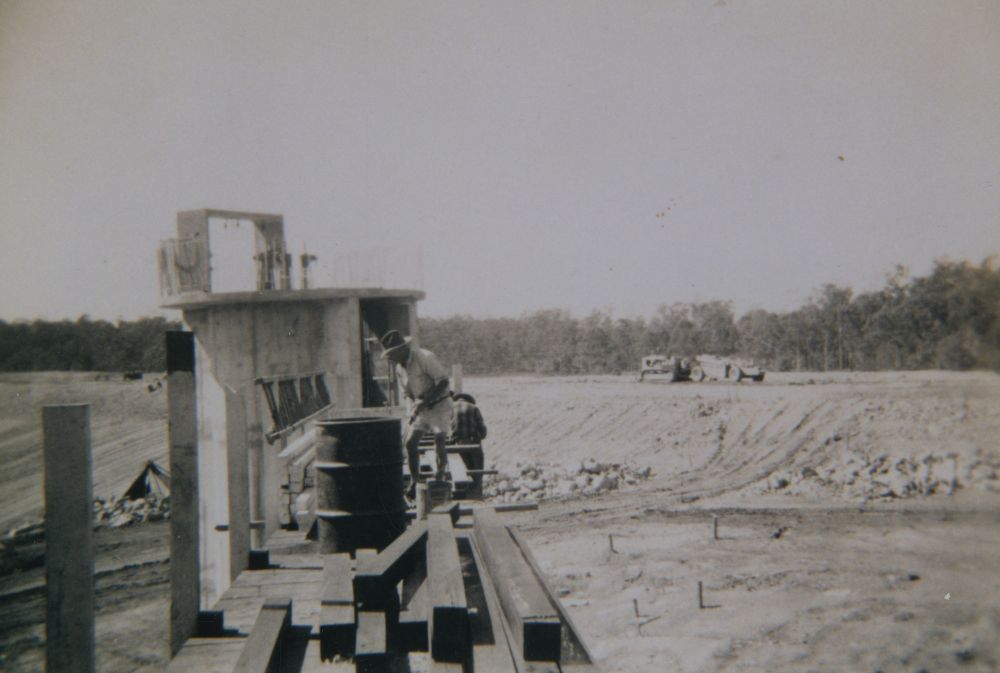 Construction of the inlet tower at the Sideling Creek Dam (Lake Kurwongbah), ca. 1957