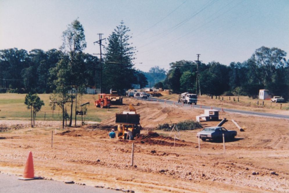 Construction of new lanes and a second bridge over the North Pine River near Wyllie Park at Petrie, ca. 1987