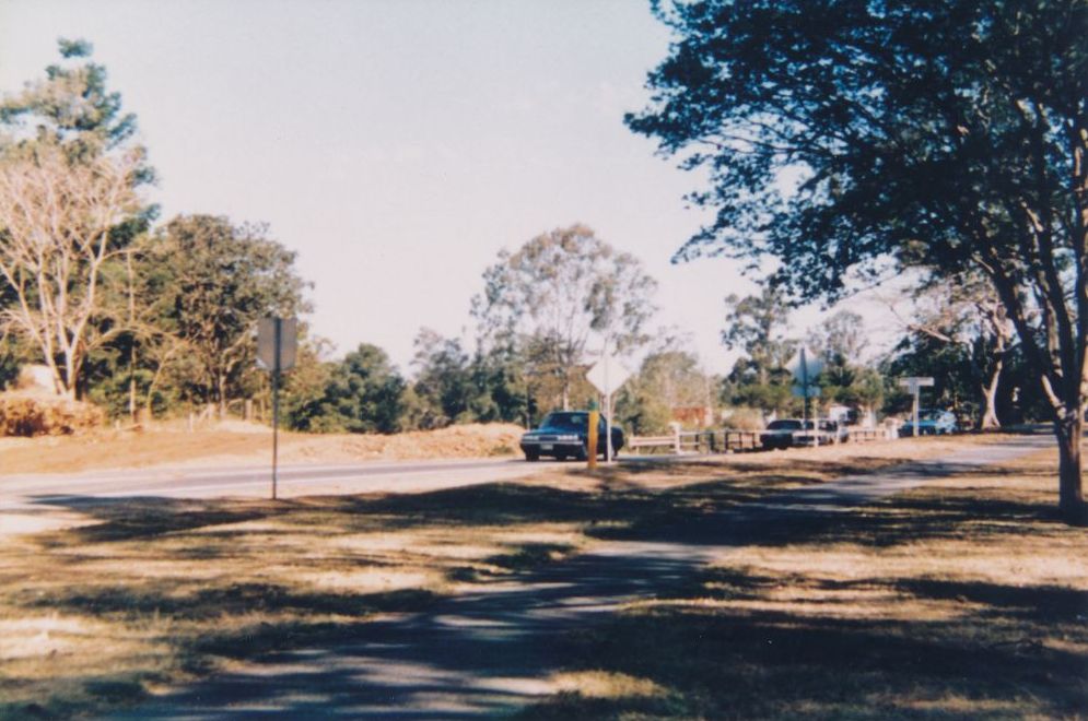 Construction of new lanes and a second bridge over the North Pine River near Wyllie Park at Petrie, ca. 1987