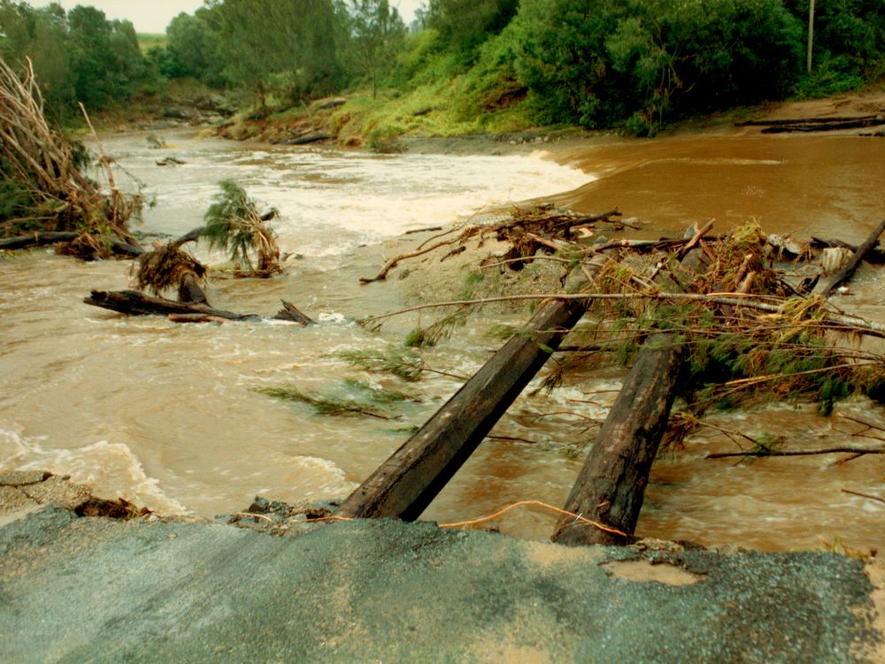 Flood damage to the timber bridge at Drapers Crossing, April 1989