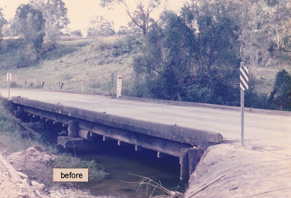 Youngs Crossing Road bridge before bridge works, 1985