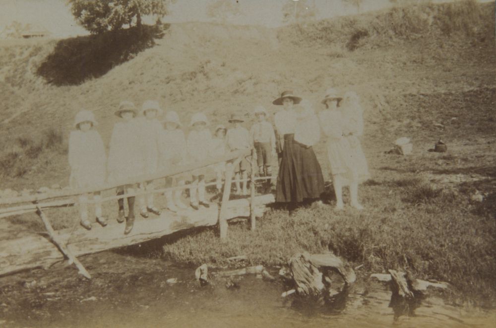 Women and children at Quinns Crossing