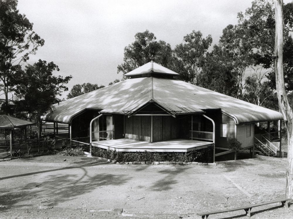 Country Music Hall, Pioneer Village Country Music Club, North Pine Country Park in 1994