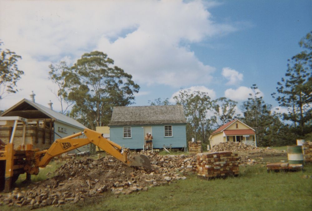 Construction of the wood-fired oven for the Bakehouse, North Pine Country Park, ca. 1984