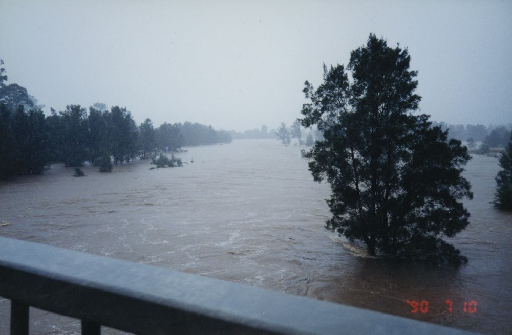 Flooding of South Pine River, April / May 1996