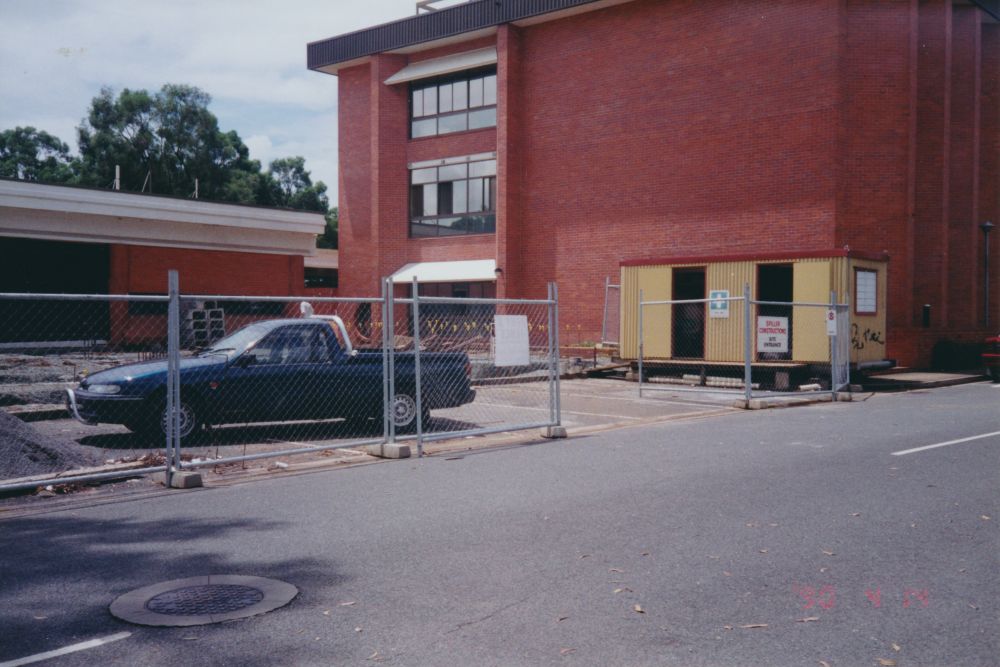 Construction of new addition to the Pine Rivers Shire Council Administration Building, ca. 1996
