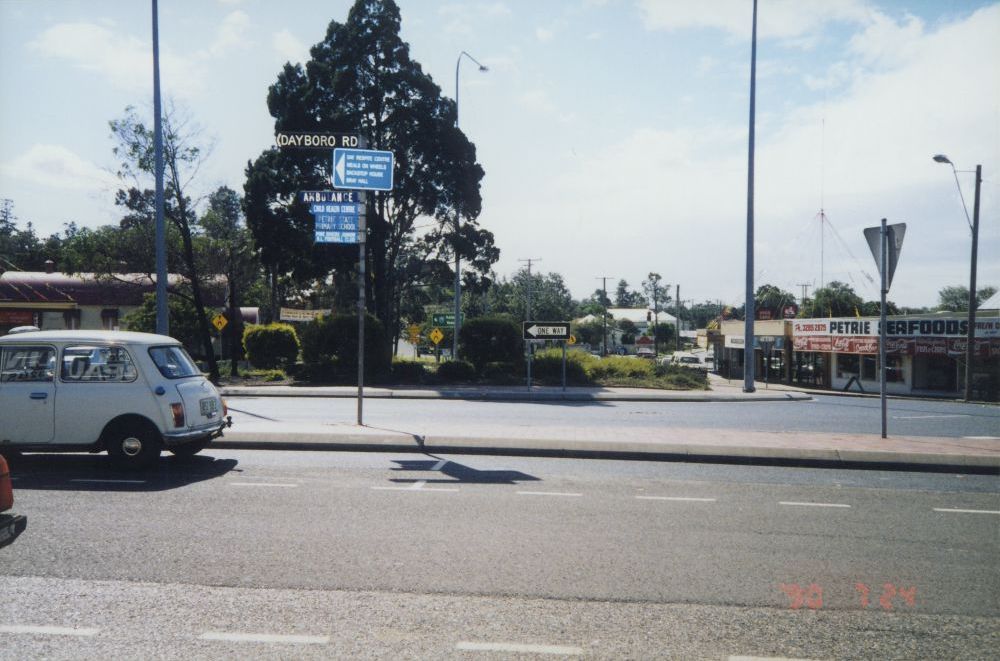 Petrie roundabout, 1996