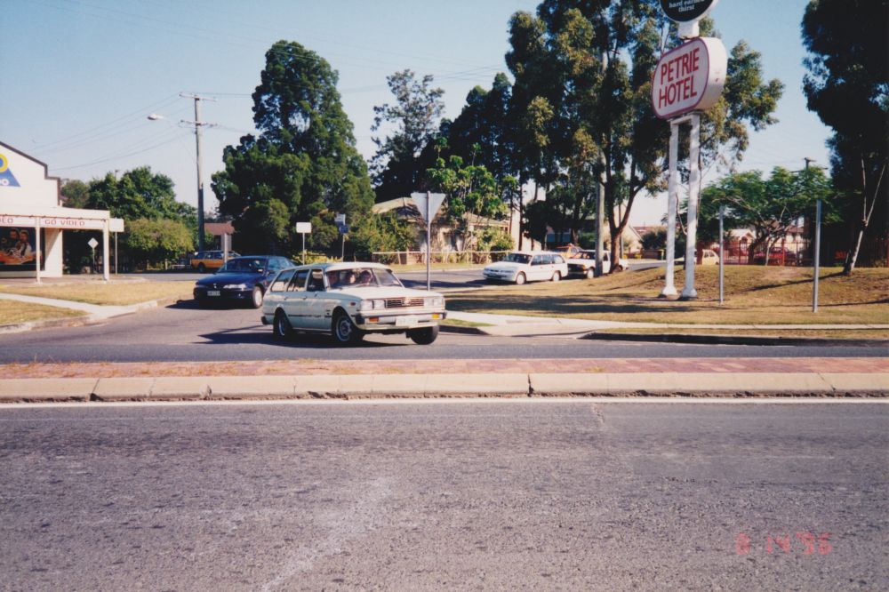 Petrie Historical Society walk around Petrie, 1996