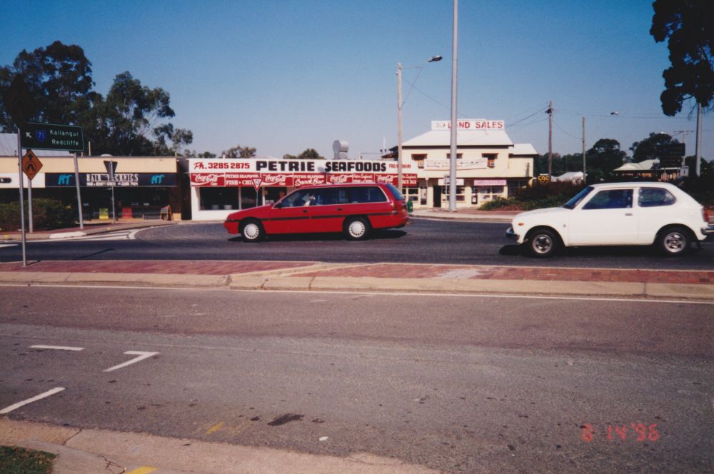 Petrie Historical Society walk around Petrie, 1996