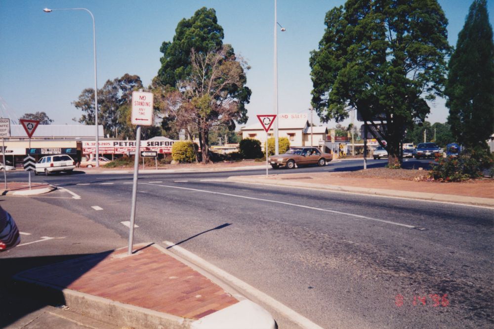 Petrie Historical Society walk around Petrie, 1996