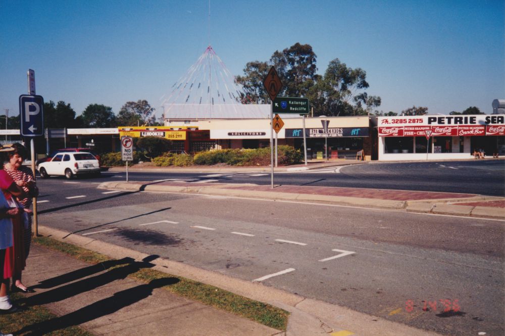 Petrie Historical Society walk around Petrie, 1996