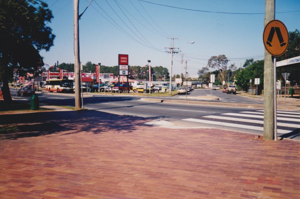Petrie Historical Society walk around Petrie, 1996