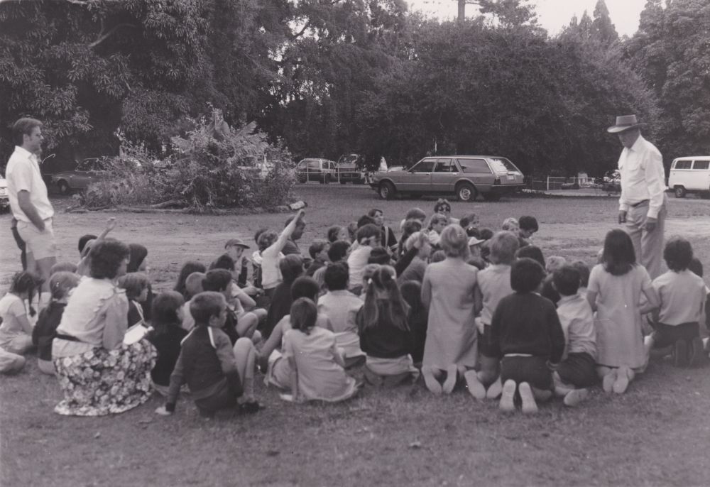 Rollo Petrie with group of school children, 1985