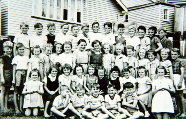 Students at Petrie State School, 1954