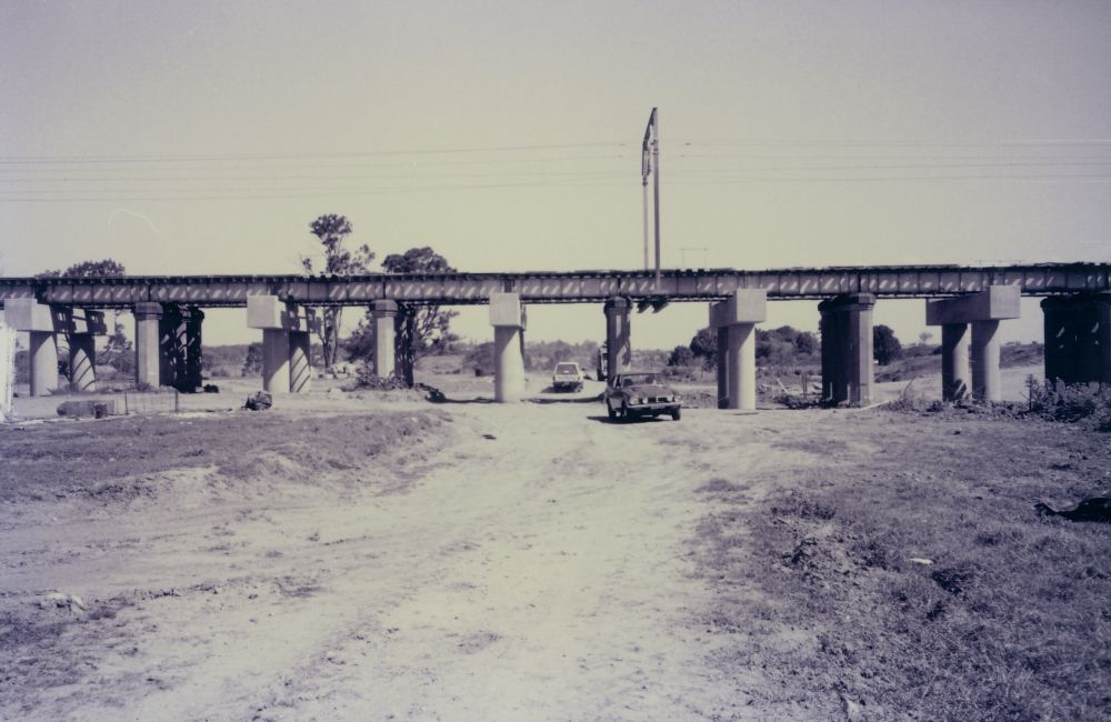 Work being carried out on South Pine River railway bridge, 1994