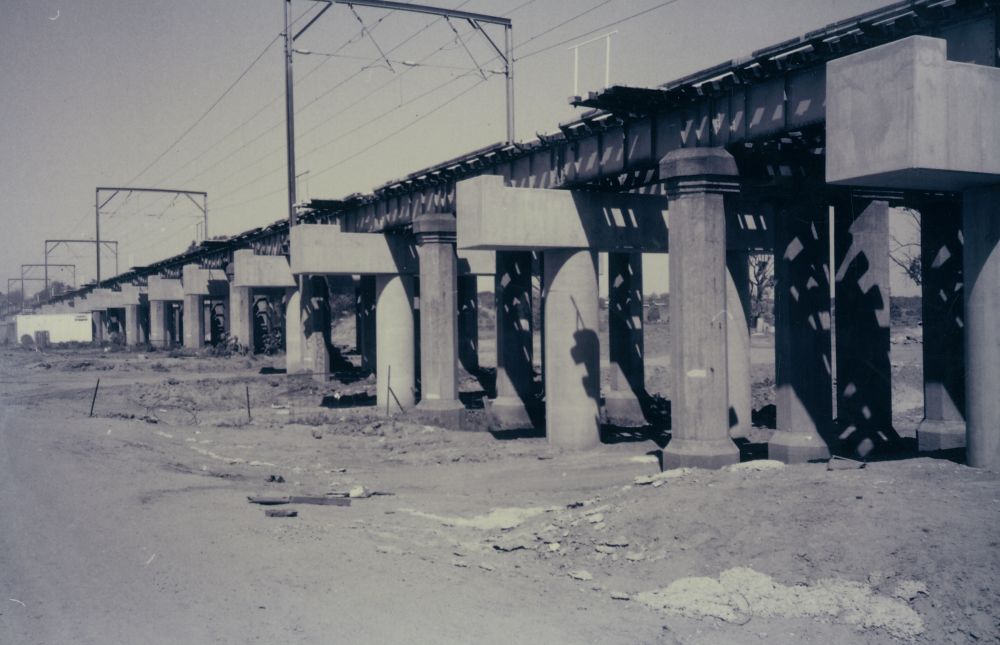 Work being carried out on South Pine River railway bridge, 1994