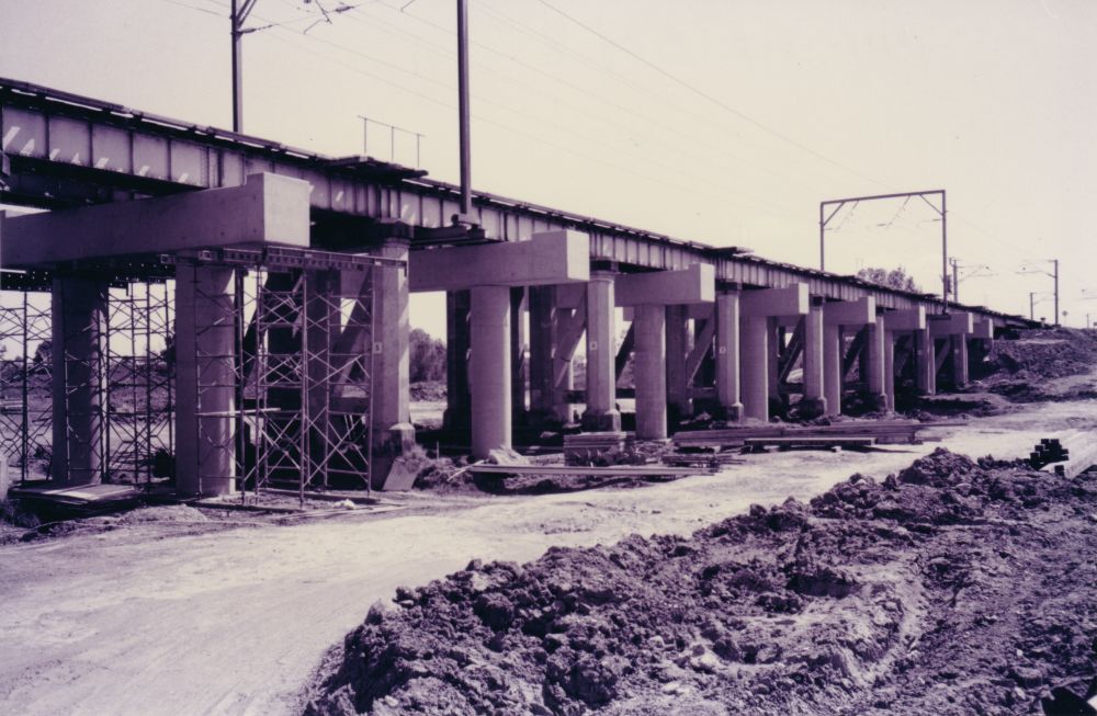 Work being carried out on South Pine River railway bridge, 1994