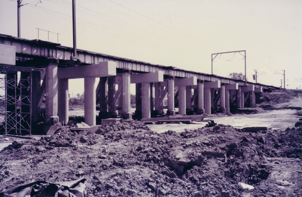 Work being carried out on South Pine River railway bridge, 1994