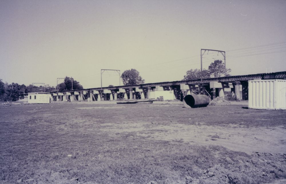 Work being carried out on South Pine River railway bridge, 1994