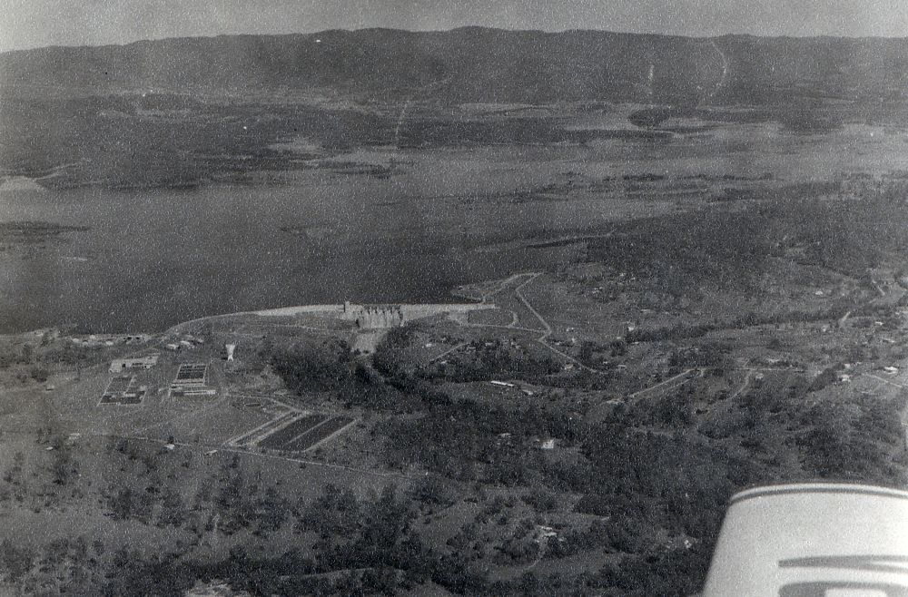 Aerial view of Lake Samsonvale and the North Pine Dam wall, ca. 1975
