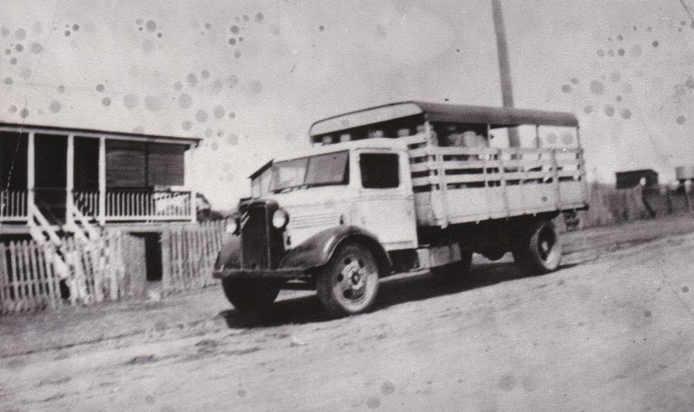 Samford milk truck, ca. 1942