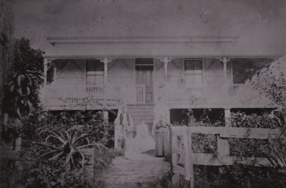 Mr and Mrs Tom Richards and family