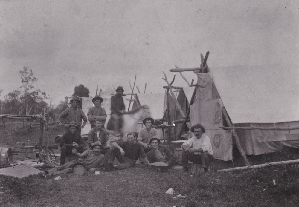 Workers' camp for the building of the railway bridge over the North Pine River, 1913