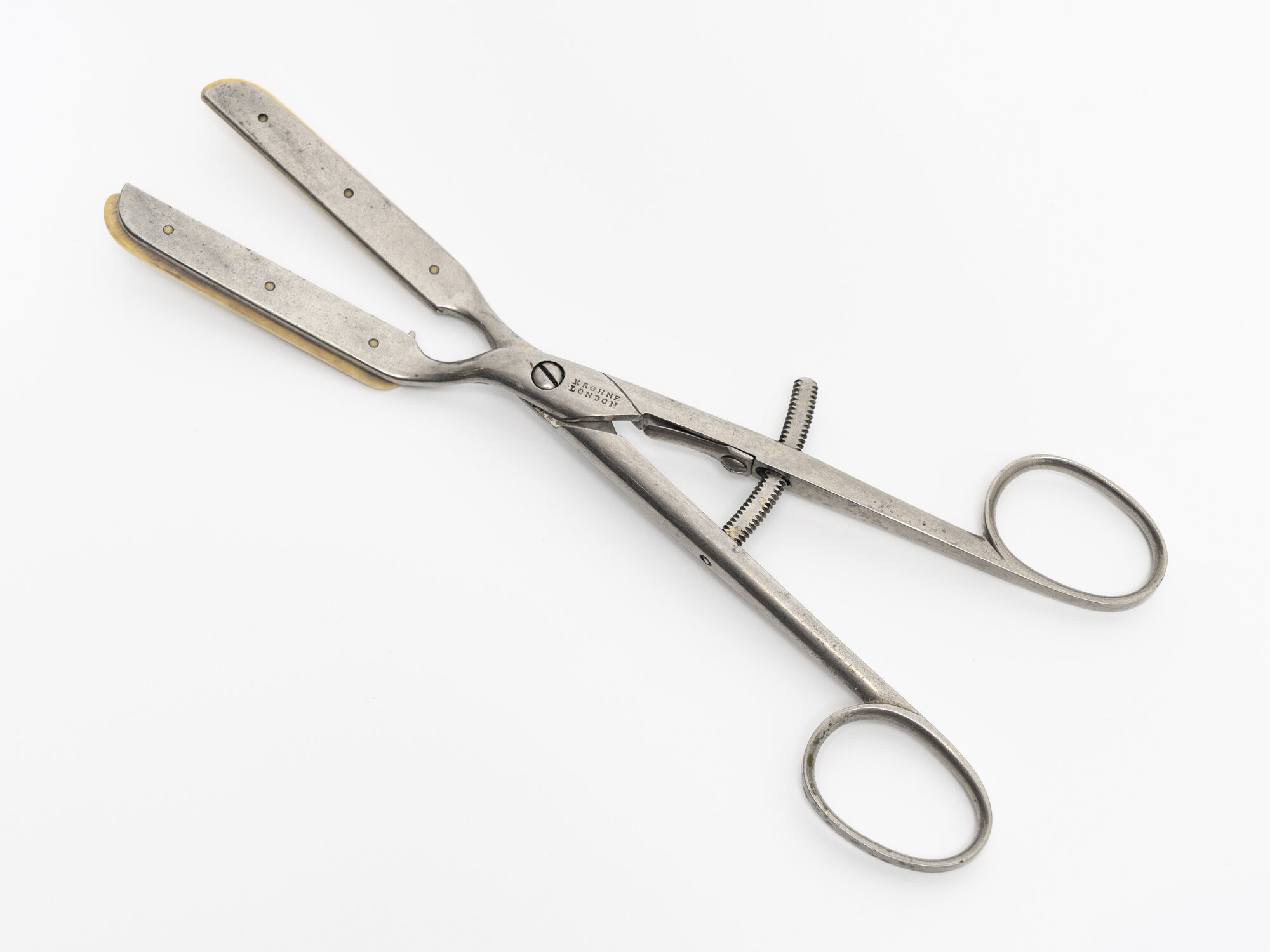 Haemorrhoid forceps