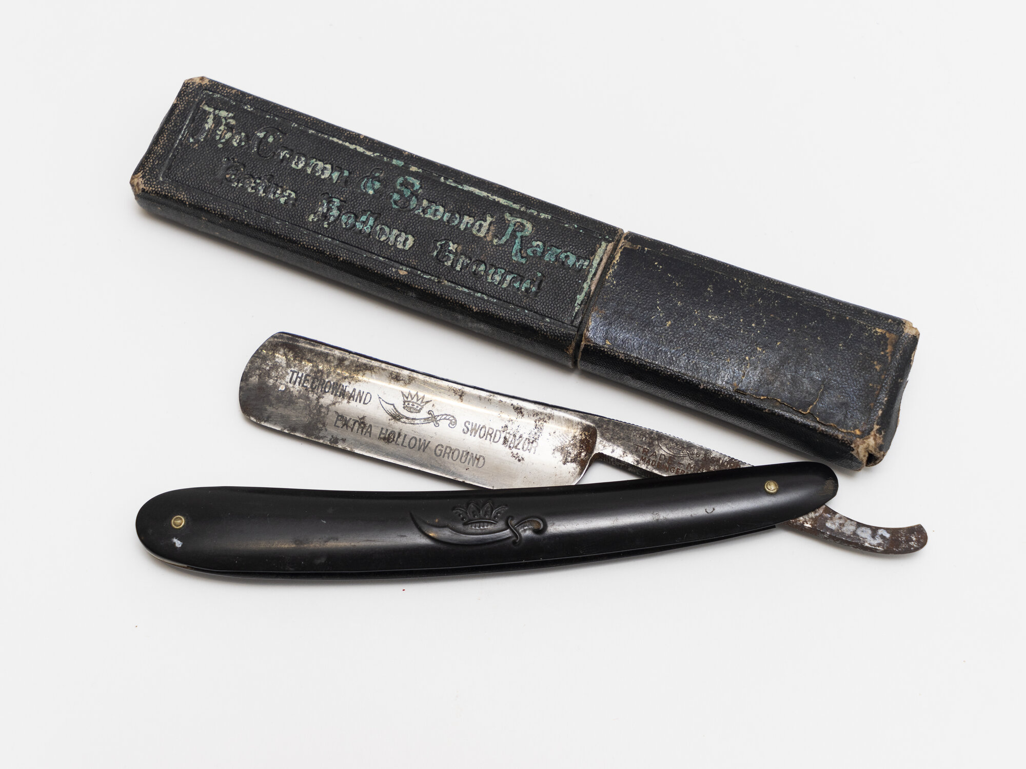 Crown and Sword  straight razor