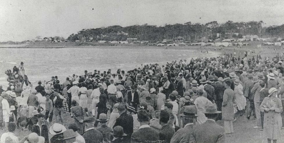 Crowds on Scarborough Beach