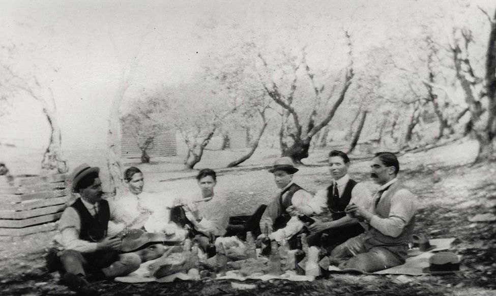 Greek migrants at Redcliffe