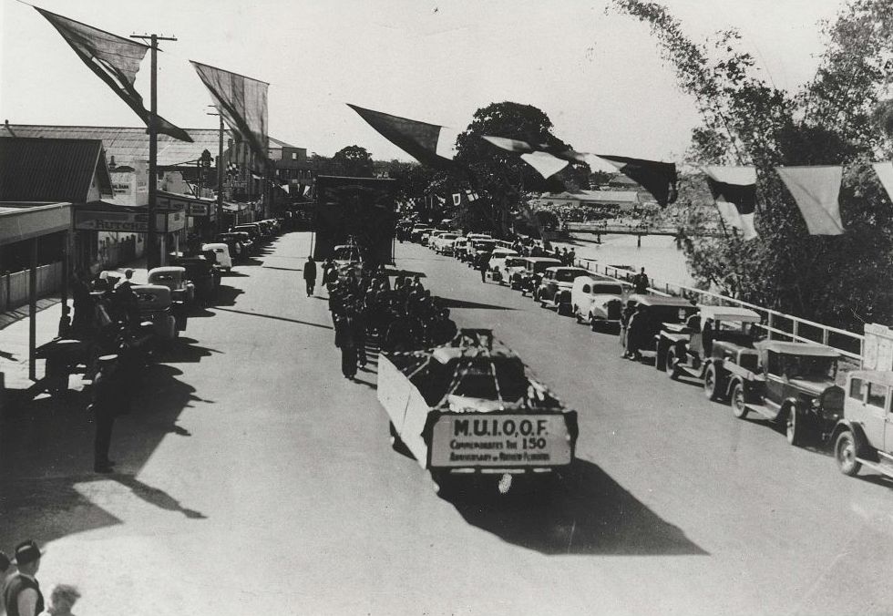 MUIOOF float in Procession