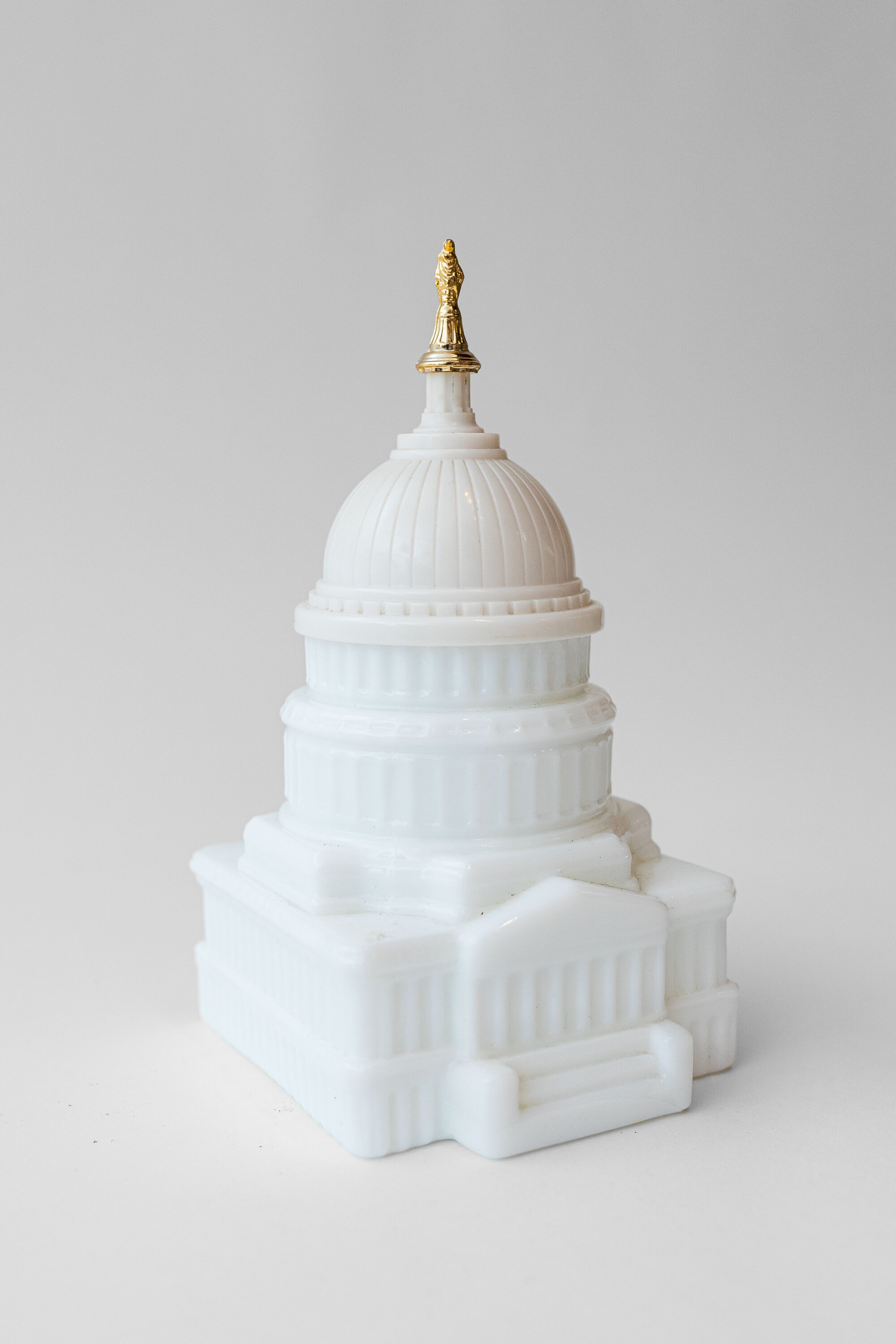 &lsquo;The Capitol&rdquo; aftershave decanter