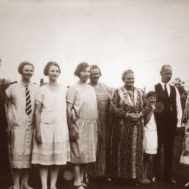 John Thomas (Jack) Hamilton with his wife Alice Mary Hamilton (nee Arnold) with their family