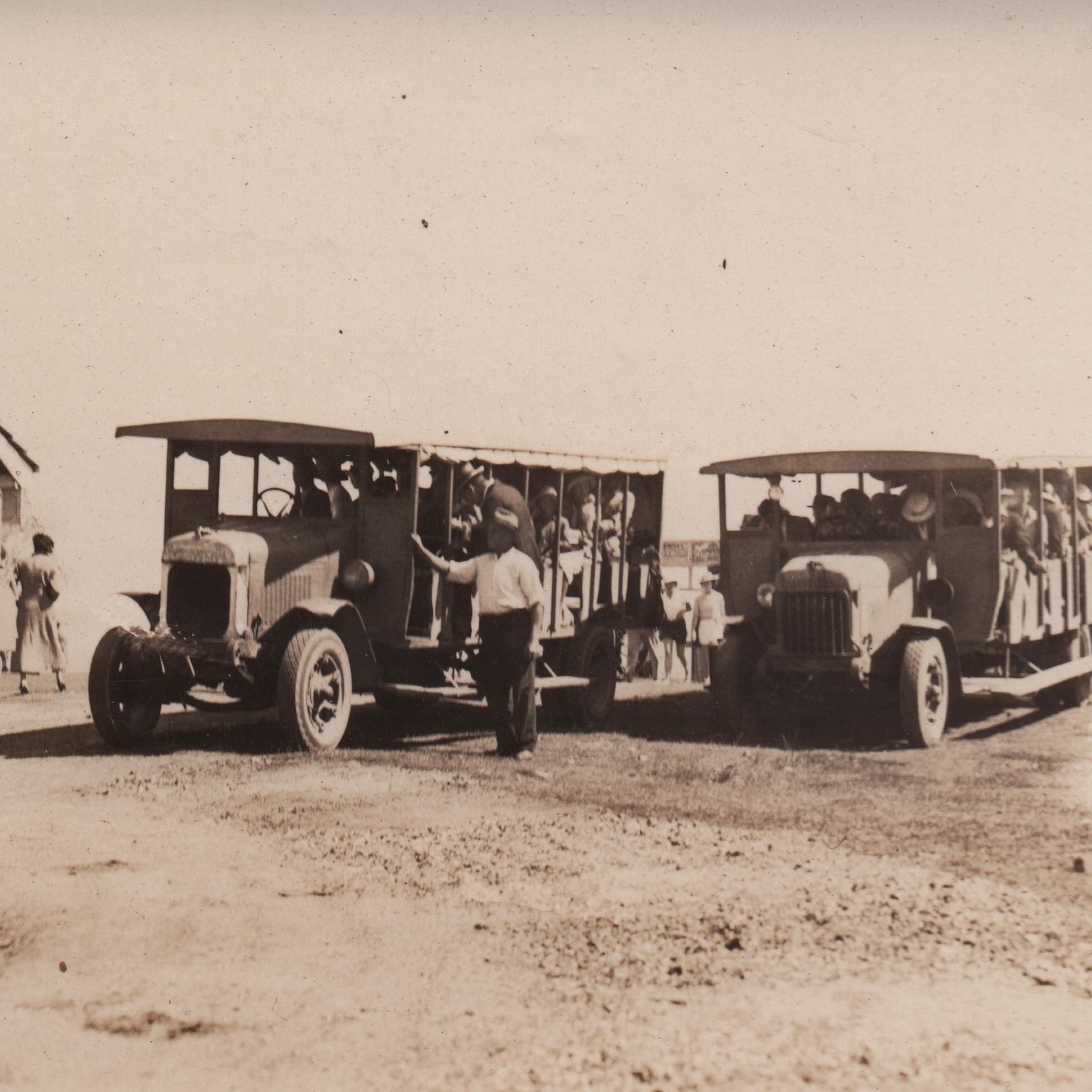 Buses to Surfside on Bribie