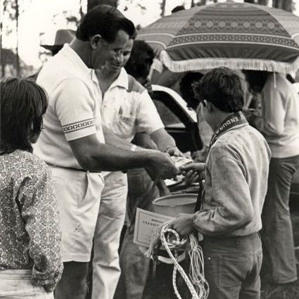 Cr Alex Barr presenting Endurance Trail Riding prize